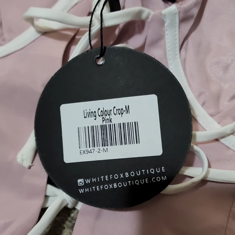 White fox living colour crop - Picture 2 of 4